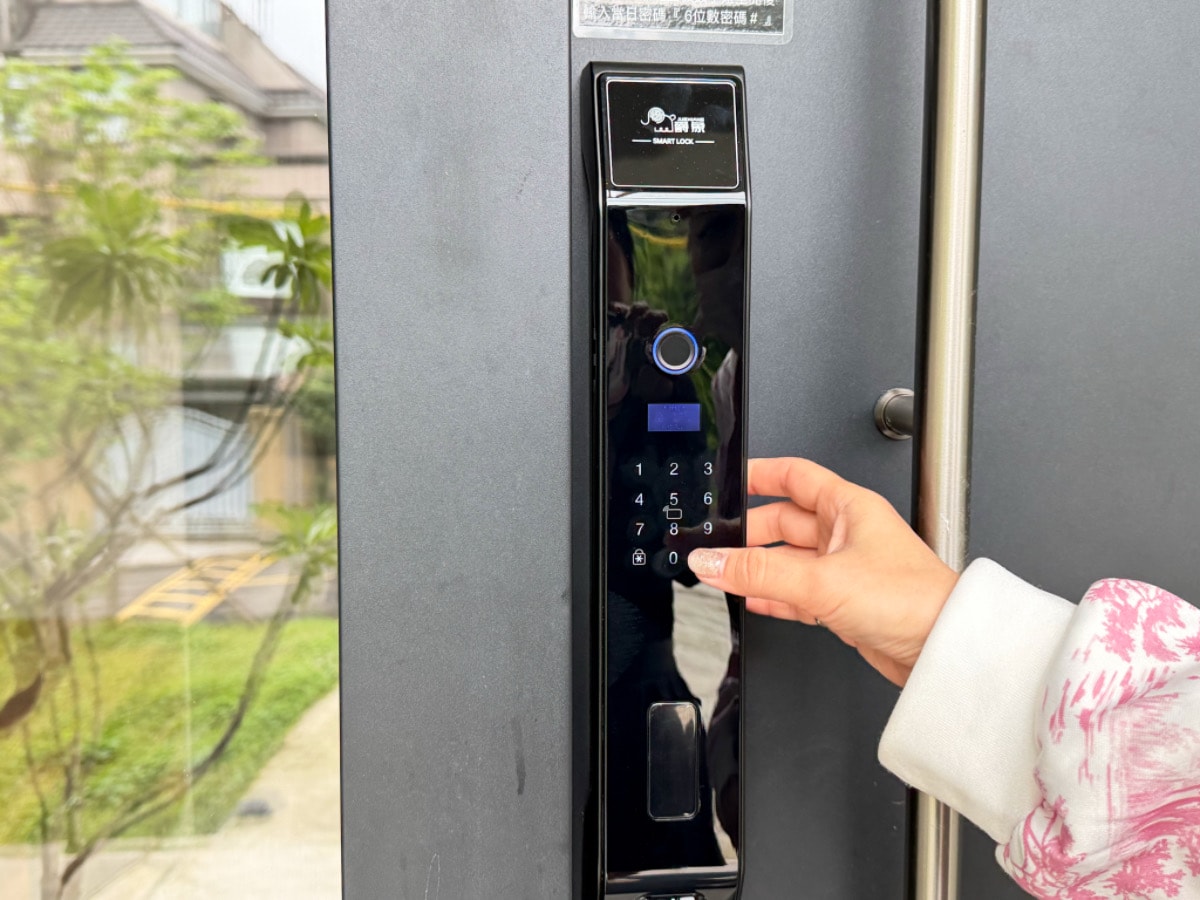 ❤旅宿分享❤【灰盒子民宿 The Grey Box Stay】金山民宿推薦｜超強廚房設備、獨立隔音星空 KTV 包廂，還有露營車體驗！
