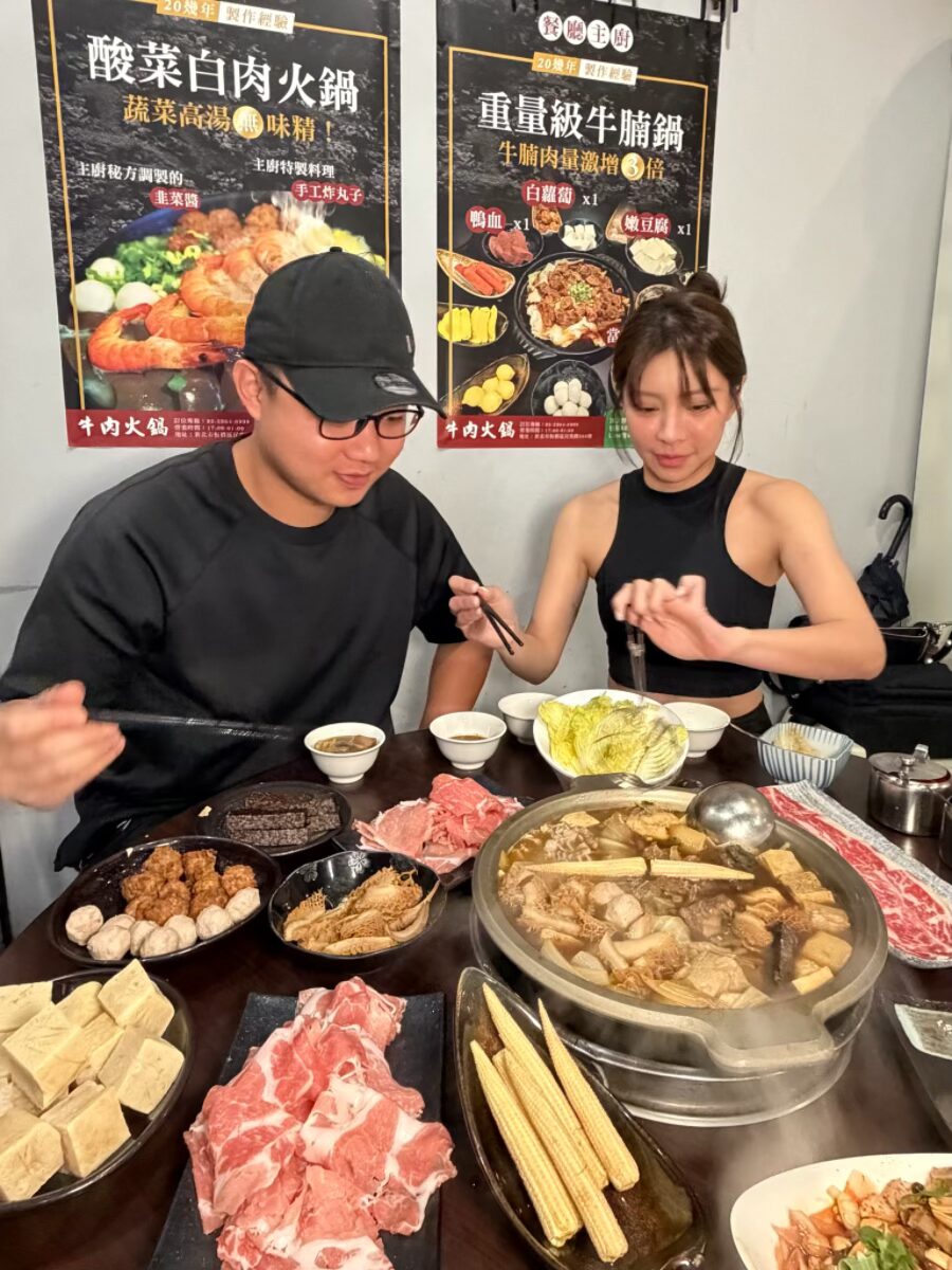 炭火牛肉火鍋推薦｜板橋牛肉火鍋總店食記，湯頭越煮越清澈！