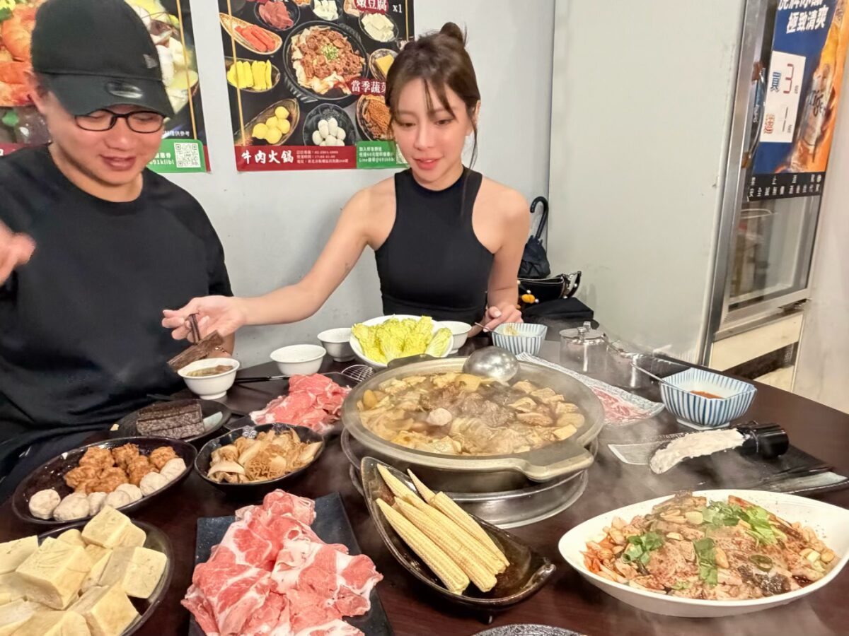炭火牛肉火鍋推薦｜板橋牛肉火鍋總店食記，湯頭越煮越清澈！