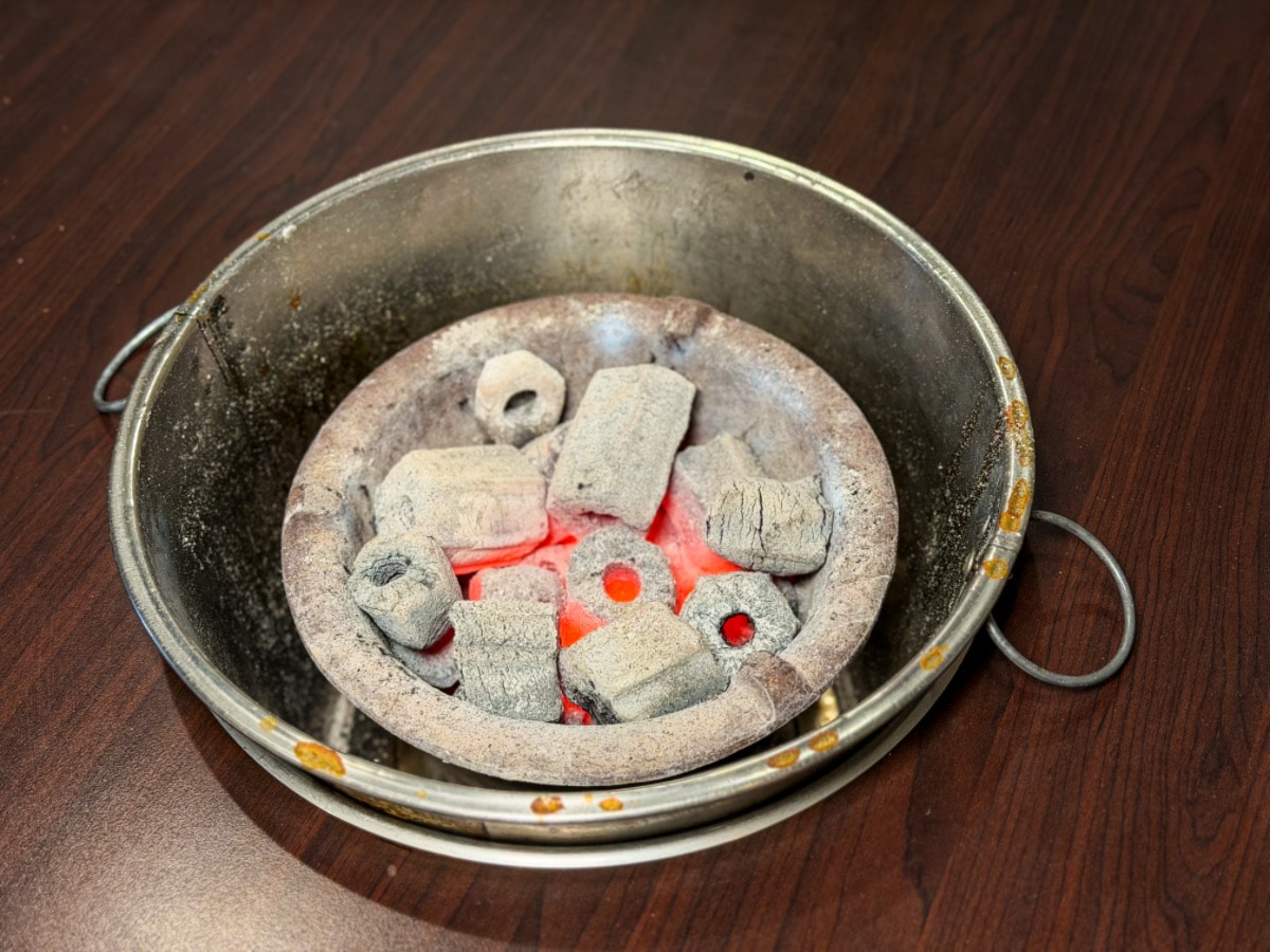 炭火牛肉火鍋推薦｜板橋牛肉火鍋總店食記，湯頭越煮越清澈！