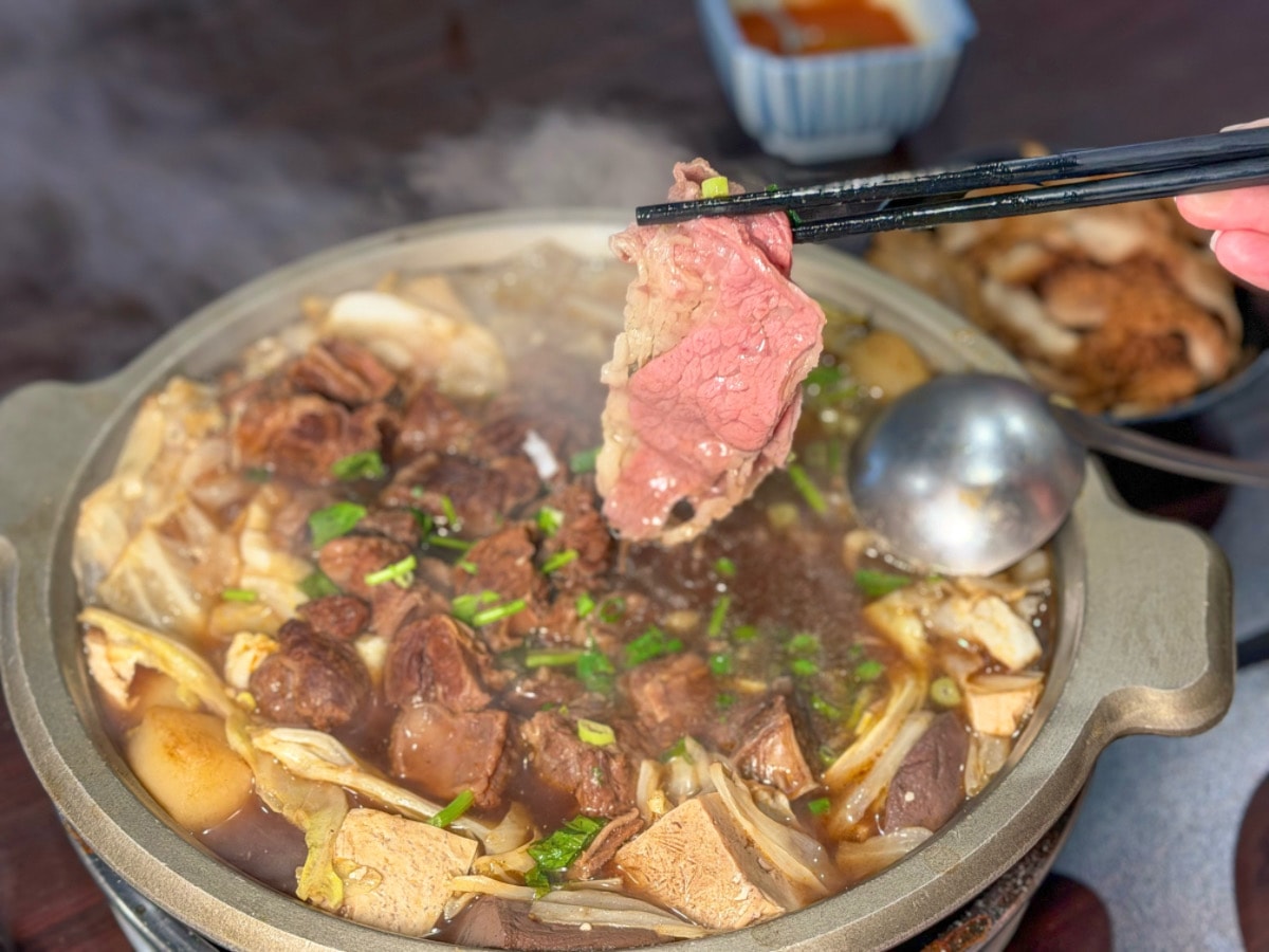 炭火牛肉火鍋推薦｜板橋牛肉火鍋總店食記，湯頭越煮越清澈！