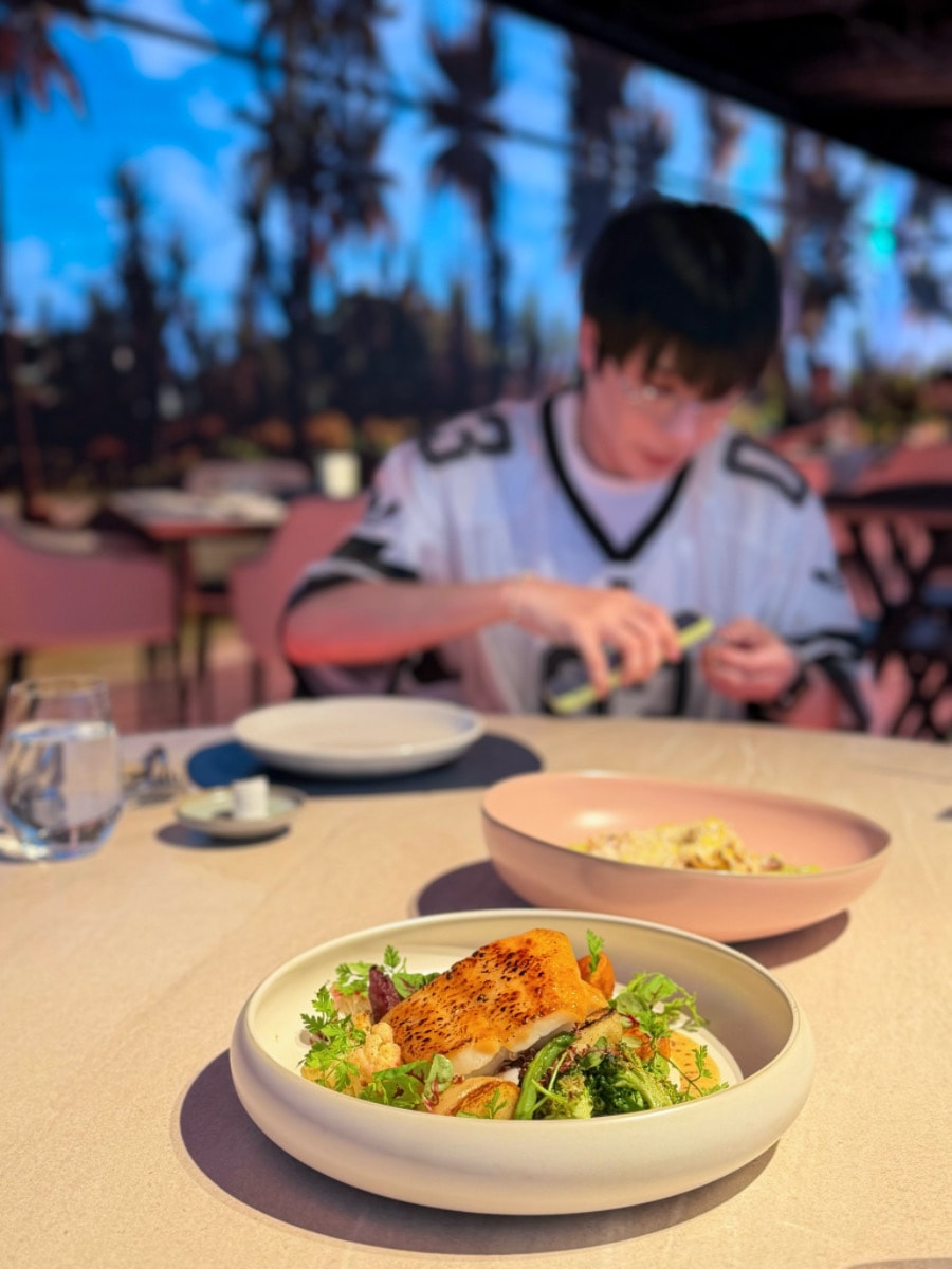 ❤美食分享❤【eoi 極致餐飲】春日綻放 超級特惠午餐｜台北信義區美食全台首間 LED Fine Dining！環遊世界的沉浸式餐飲體驗