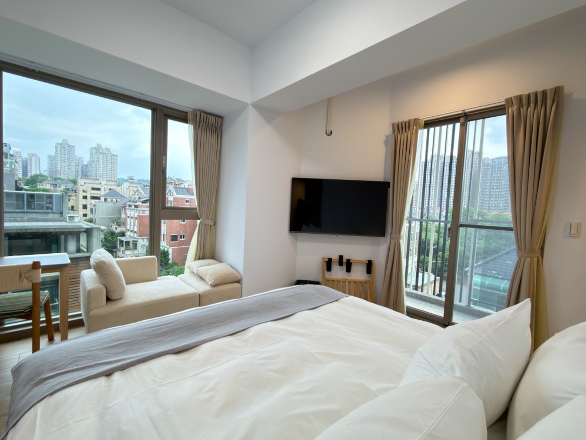 ❤旅宿分享❤【蟬說：旭樹・寓所Hotel Arbol Taichung】台中住宿推薦｜全新開幕城市旅宿！自助入住＋每房獨立陽台，東海商圈旁的質感慢旅
