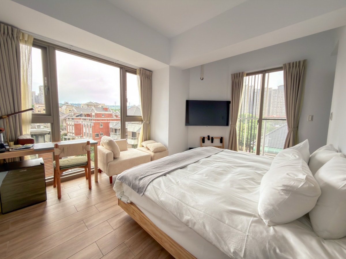 ❤旅宿分享❤【蟬說：旭樹・寓所Hotel Arbol Taichung】台中住宿推薦｜全新開幕城市旅宿！自助入住＋每房獨立陽台，東海商圈旁的質感慢旅