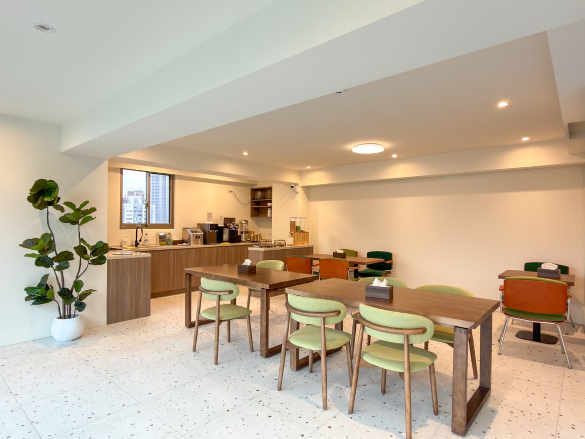 ❤旅宿分享❤【蟬說：旭樹・寓所Hotel Arbol Taichung】台中住宿推薦｜全新開幕城市旅宿！自助入住＋每房獨立陽台，東海商圈旁的質感慢旅