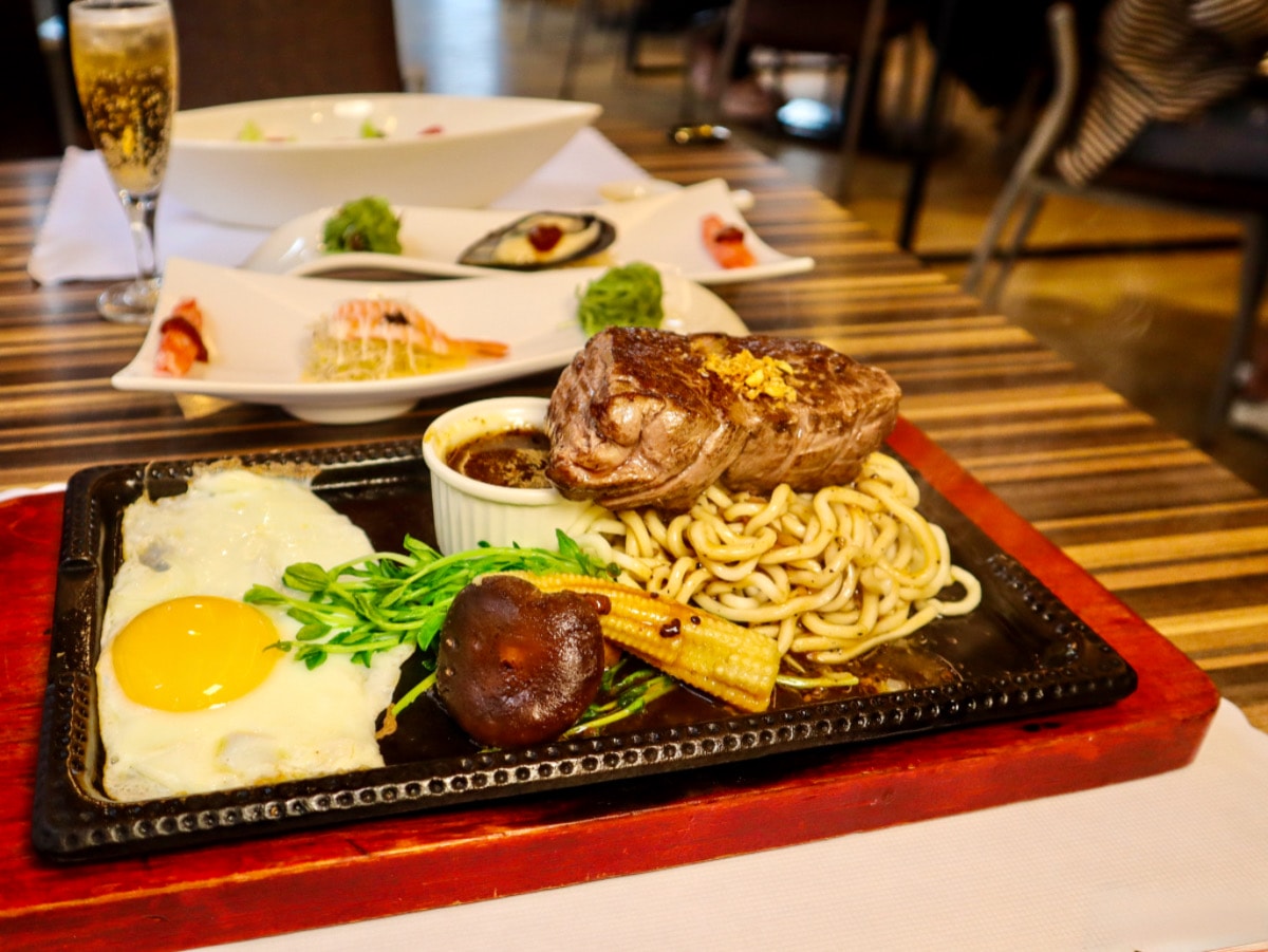 ❤美食分享❤【MIO米歐牛排館】宜蘭在地人激推｜平價牛排推薦，套餐一路吃到甜點，還有特約停車場超方便！