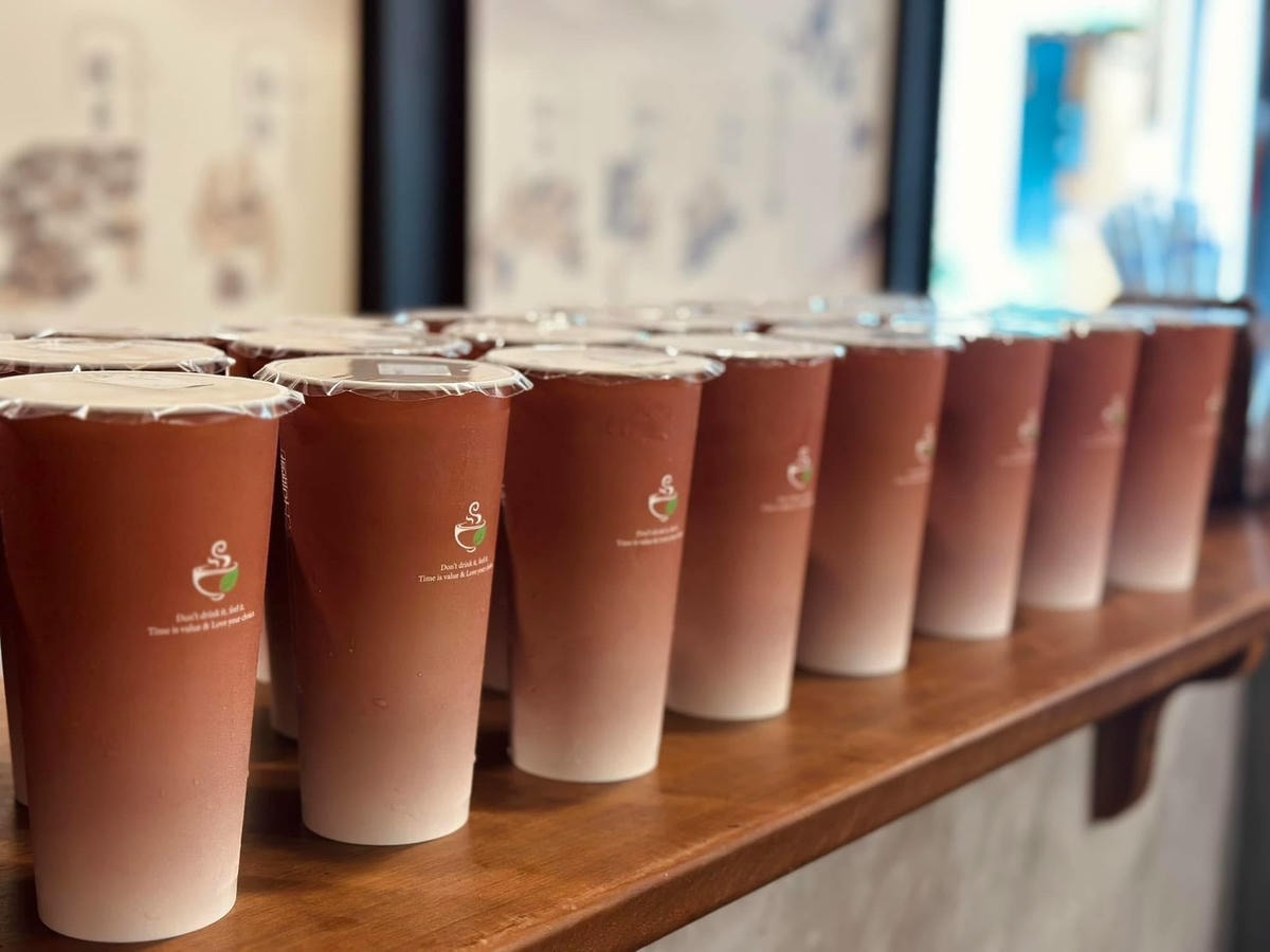 ❤美食分享❤【藝享茶金山店】重新認識普洱茶！整塊茶餅現拆現泡，0冰塊冰鎮更純粹的天然茶飲體驗