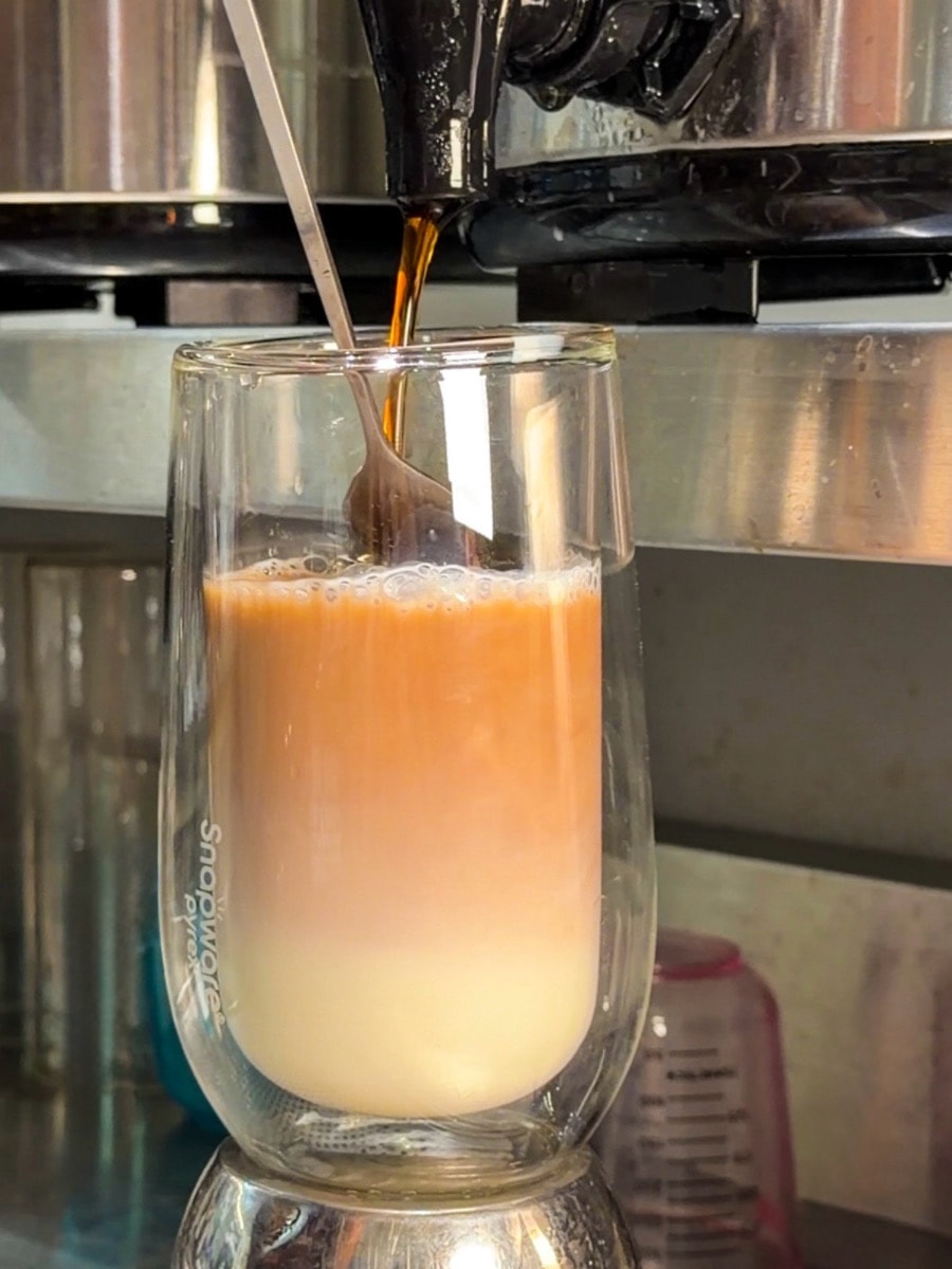 ❤美食分享❤【藝享茶金山店】重新認識普洱茶！整塊茶餅現拆現泡，0冰塊冰鎮更純粹的天然茶飲體驗