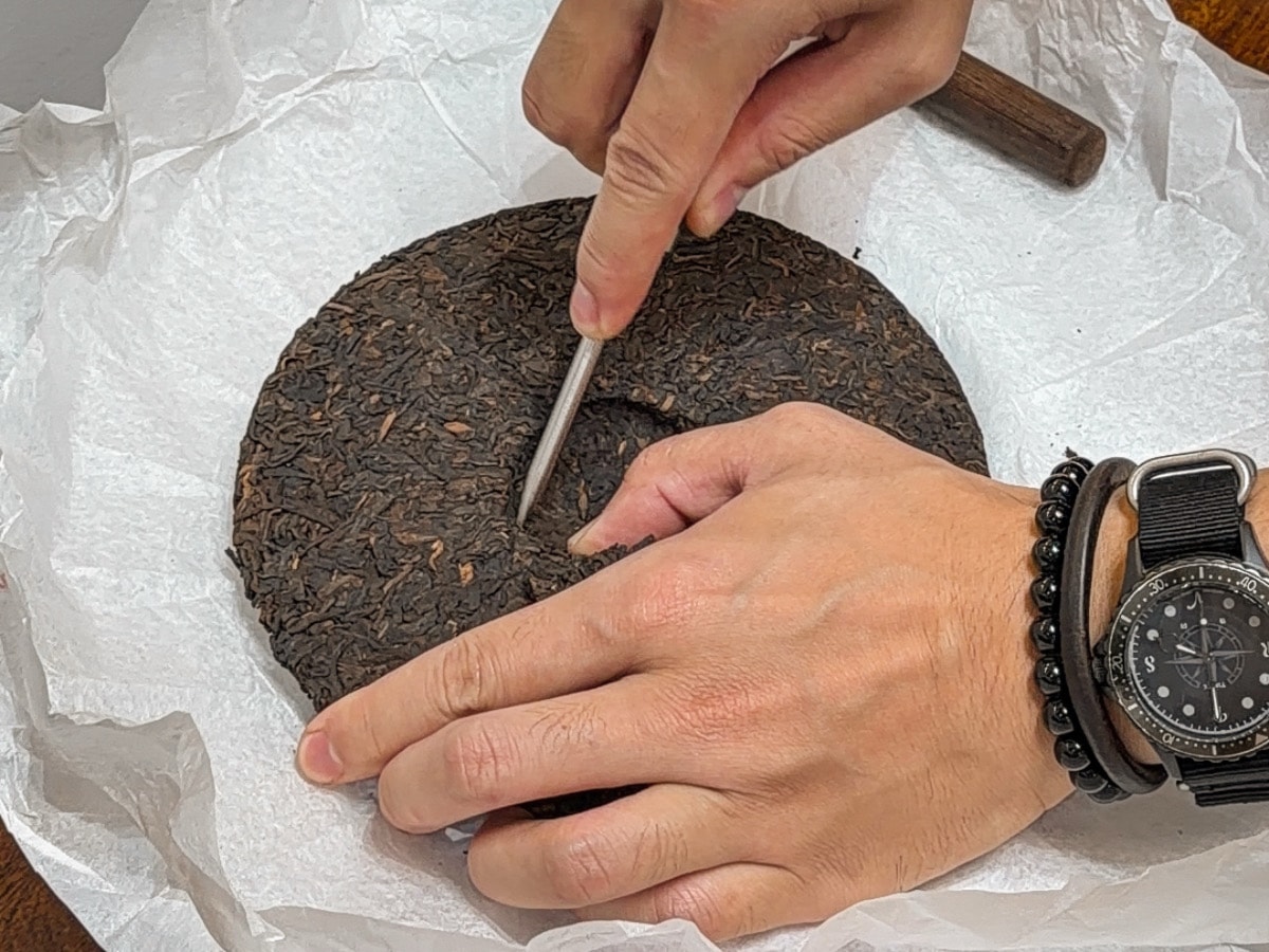 ❤美食分享❤【藝享茶金山店】重新認識普洱茶！整塊茶餅現拆現泡，0冰塊冰鎮更純粹的天然茶飲體驗
