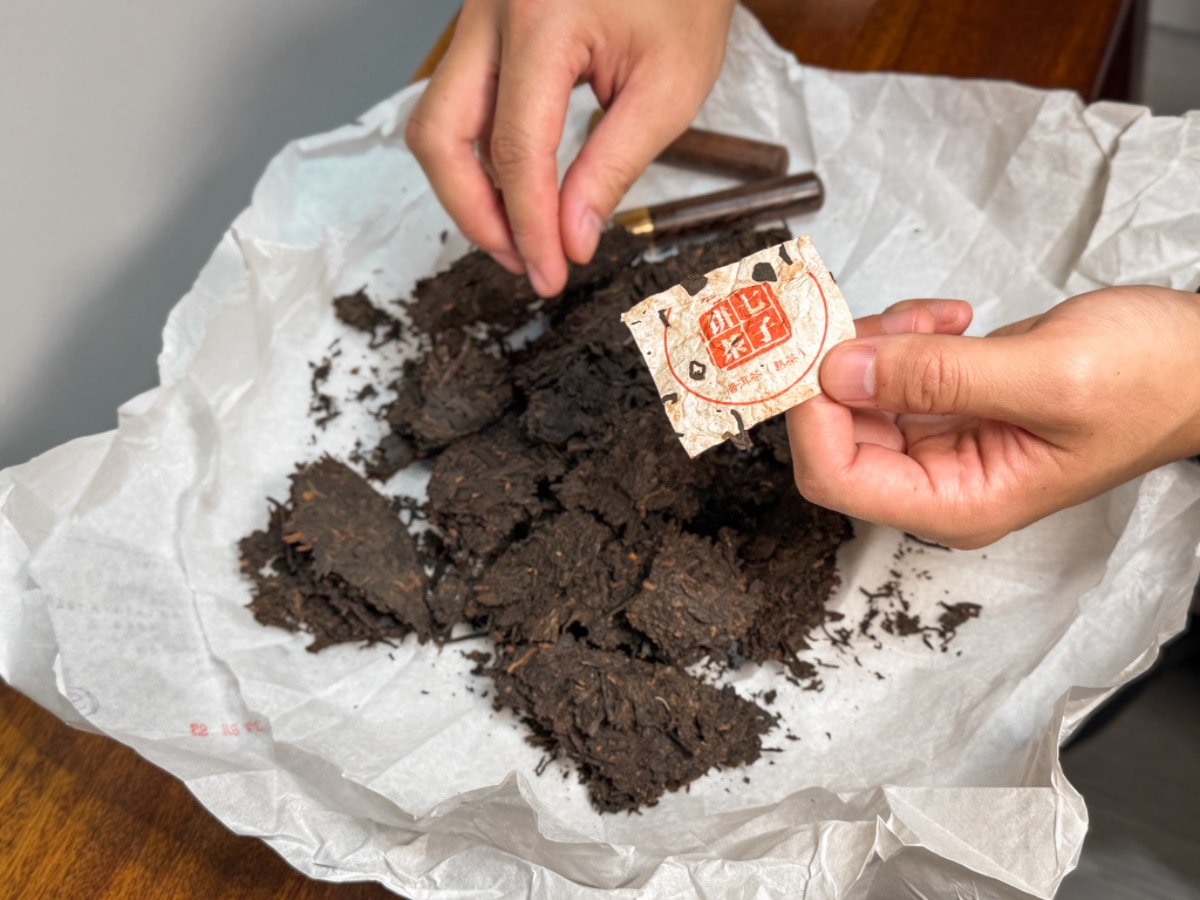 ❤美食分享❤【藝享茶金山店】重新認識普洱茶！整塊茶餅現拆現泡，0冰塊冰鎮更純粹的天然茶飲體驗