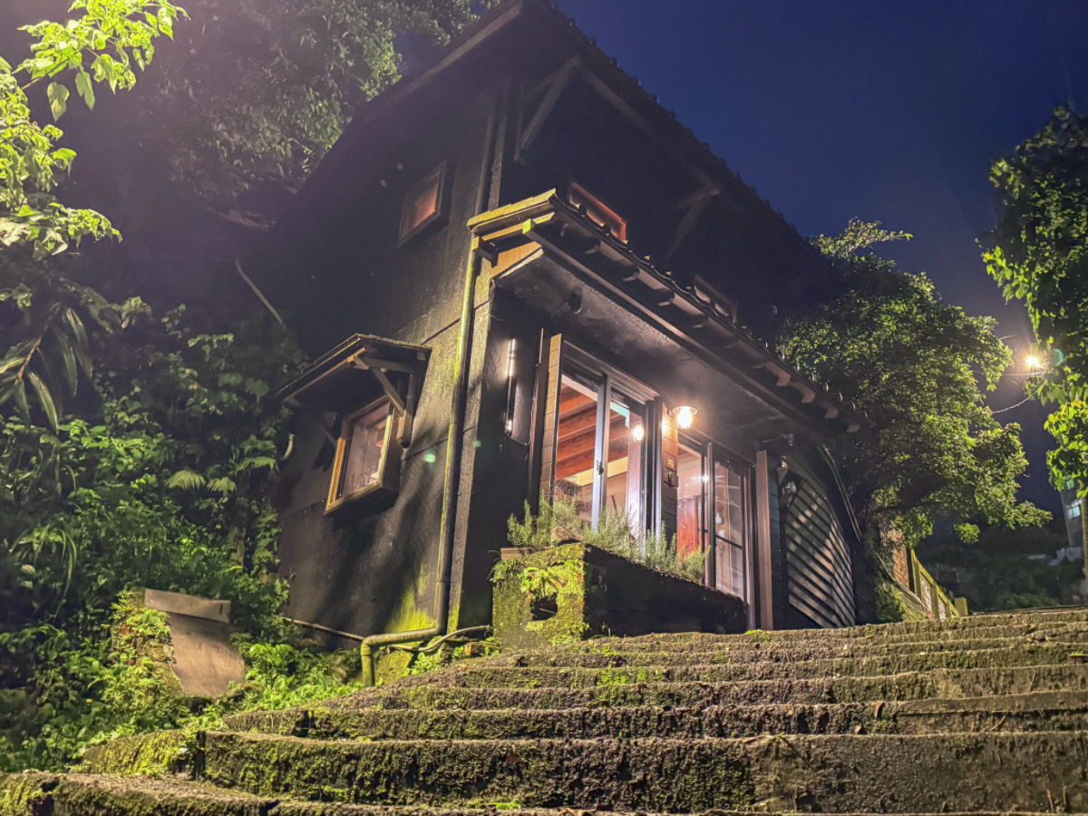 ❤旅宿分享❤【金瓜石 l 逸境 184 l 靜心系包棟旅宿】山壁共生的靜謐藏身處，住進金瓜石老宅包棟聽雨看山海