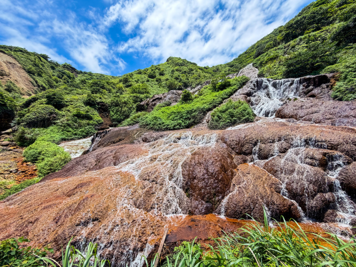 ❤旅宿分享❤【金瓜石 l 逸境 184 l 靜心系包棟旅宿】山壁共生的靜謐藏身處，住進金瓜石老宅包棟聽雨看山海