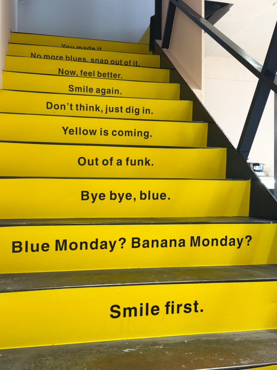 ❤美食分享❤【Banana blue Curry & Coffee】士林美食8/1全新試營運，鹹蛋流沙咖哩、整顆水果氣泡飲太浮誇