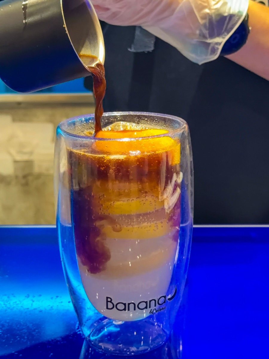 ❤美食分享❤【Banana blue Curry & Coffee】士林美食8/1全新試營運，鹹蛋流沙咖哩、整顆水果氣泡飲太浮誇