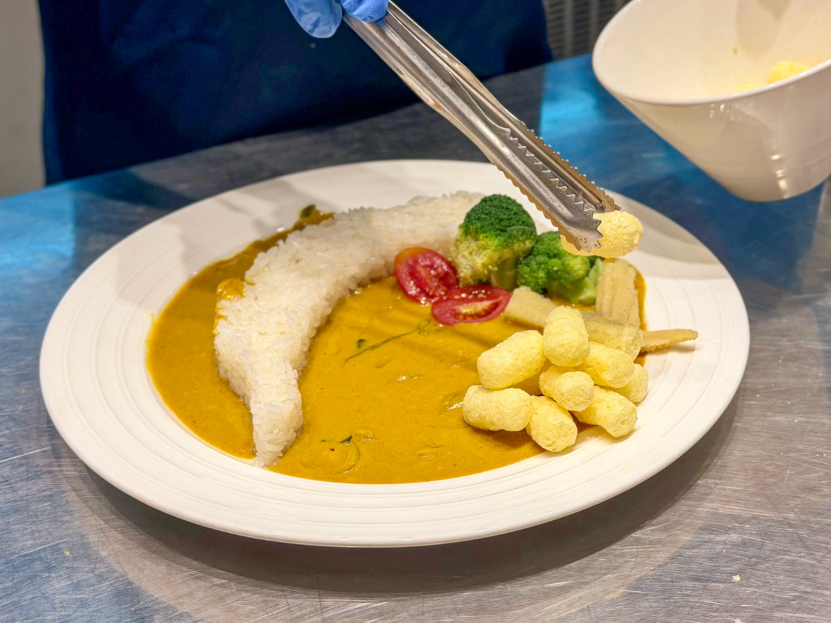 ❤美食分享❤【Banana blue Curry & Coffee】士林美食8/1全新試營運，鹹蛋流沙咖哩、整顆水果氣泡飲太浮誇