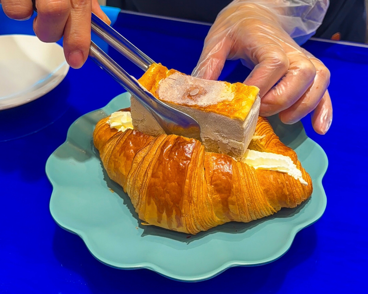 ❤美食分享❤【Banana blue Curry & Coffee】士林美食8/1全新試營運，鹹蛋流沙咖哩、整顆水果氣泡飲太浮誇