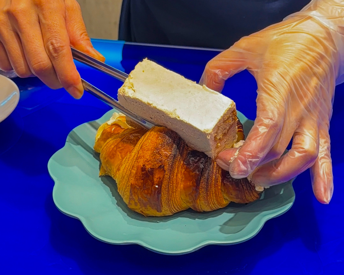❤美食分享❤【Banana blue Curry & Coffee】士林美食8/1全新試營運，鹹蛋流沙咖哩、整顆水果氣泡飲太浮誇