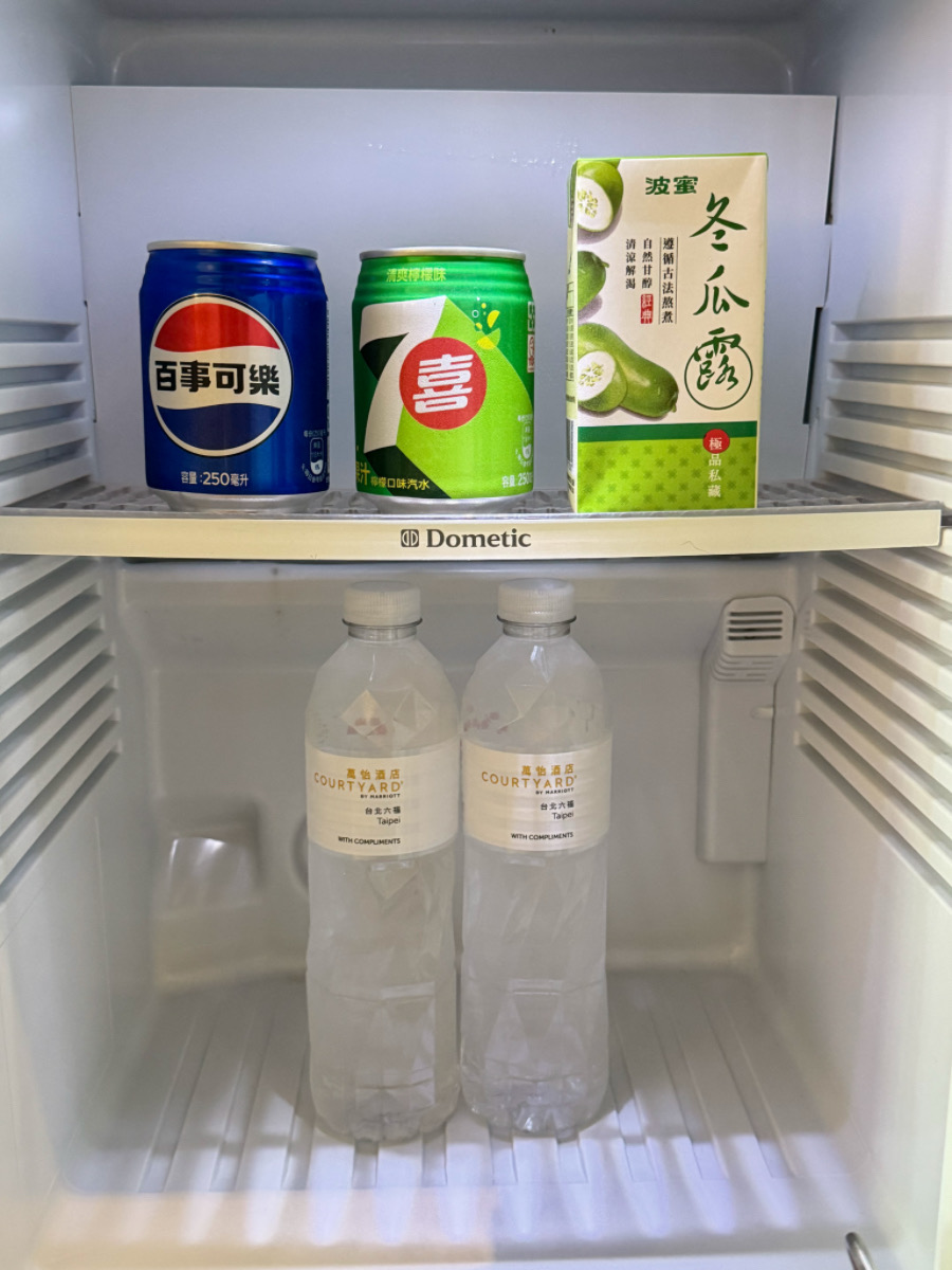 ❤旅宿分享❤【台北六福萬怡酒店】南港住宿推薦！四鐵共構雙大床客房、在地早餐與空中花園開箱