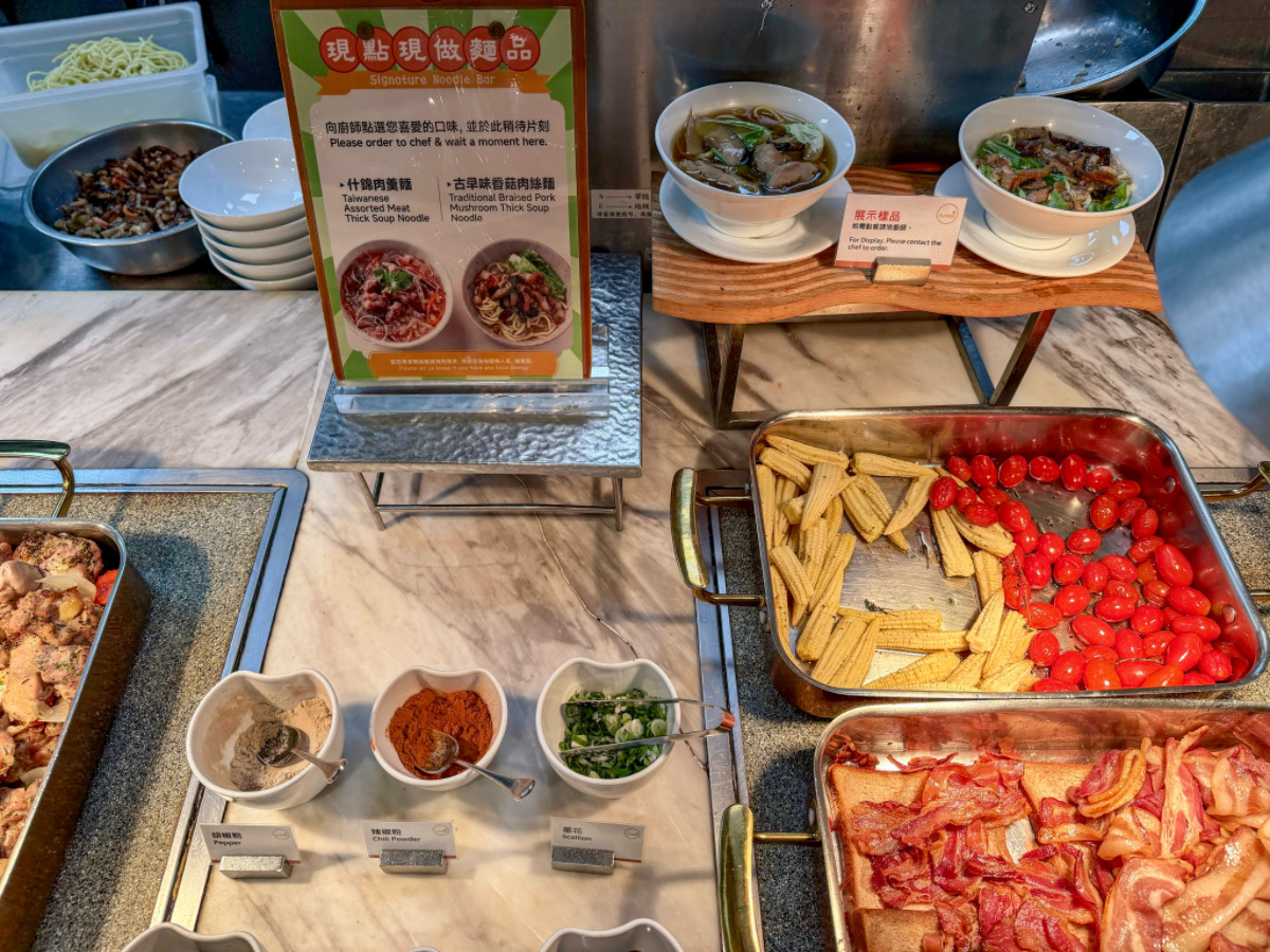 ❤旅宿分享❤【台北六福萬怡酒店】南港住宿推薦！四鐵共構雙大床客房、在地早餐與空中花園開箱